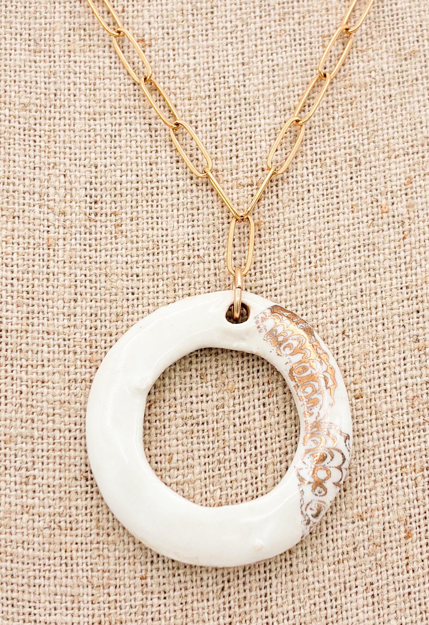 White/Gold Hollow Necklace