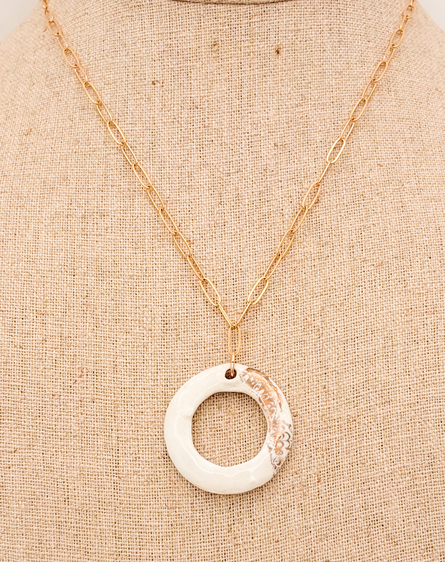 White/Gold Hollow Necklace