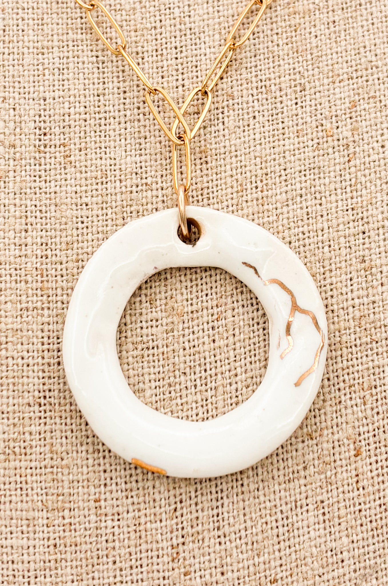 White/Gold Hollow Necklace