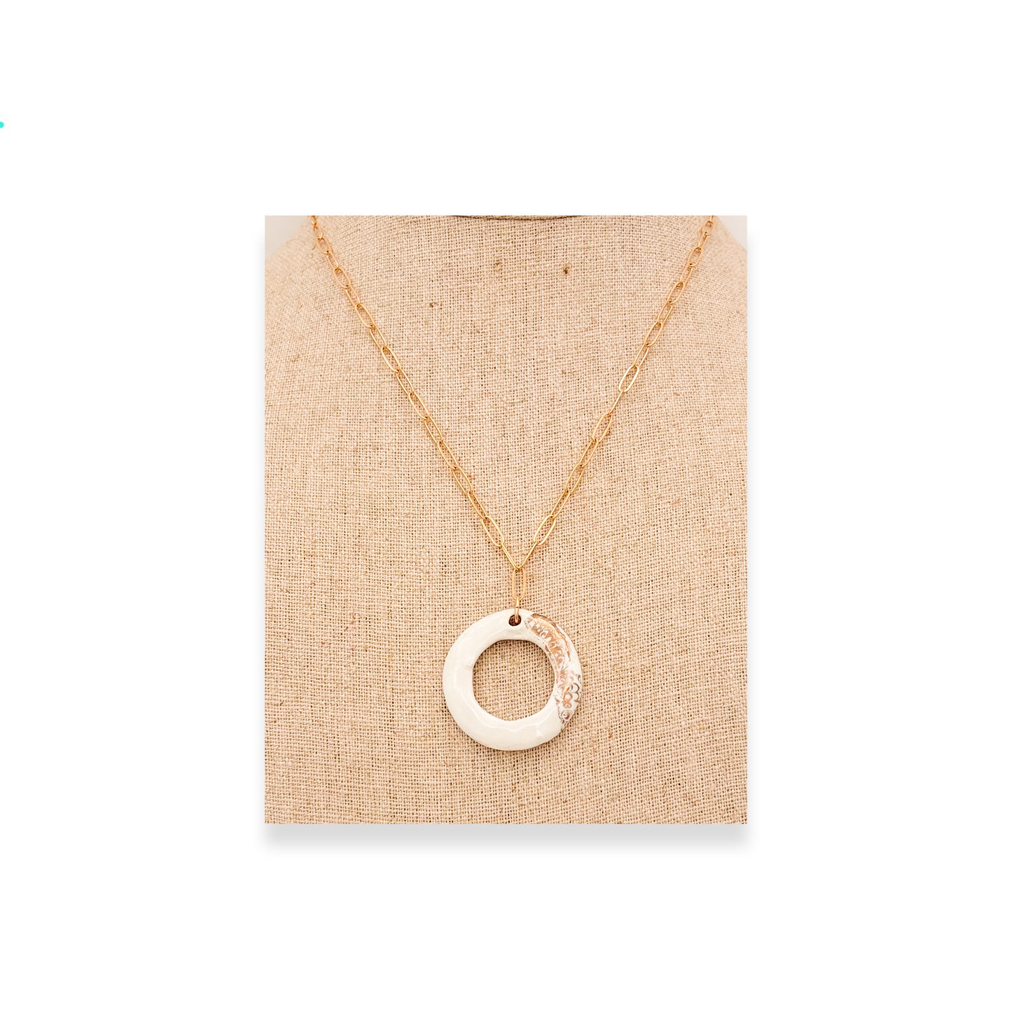 White/Gold Hollow Necklace